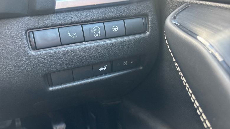 Nissan Qashqai 1.3 DiG-T MH Tekna 5dr Petrol Hatchback